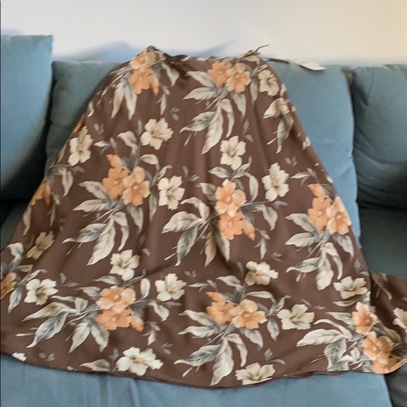 SILK JNY NEW skirt 37” long,14”waist - Picture 3 of 10